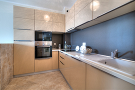 Квартира с 3 спальнями и видом на море в Будве